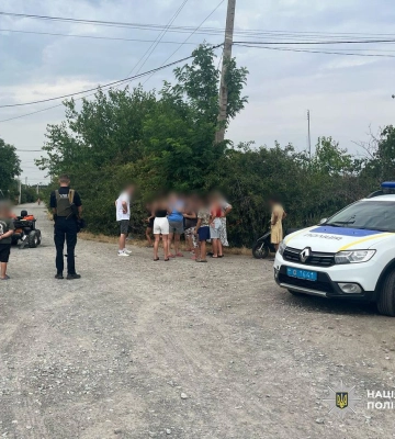 На Одещині шестирічний хлопчик на дитячому квадроциклі врізався в авто – постраждала десятирічна дівчинка