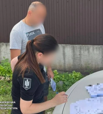 У Харкові правоохоронець влаштував ухилянту супровід у ТЦК для зняття з розшуку