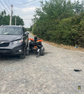 На Одещині шестирічний хлопчик на дитячому квадроциклі врізався в авто – постраждала десятирічна дівчинка