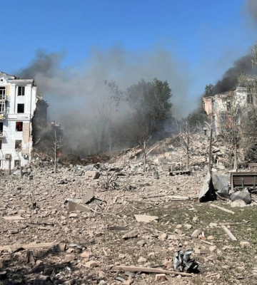 Известно об 1 погибшем и 11 раненых в Краматорске в результате удара РФ по жилому дому - ОВА