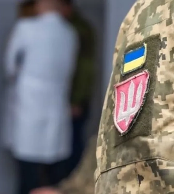 В Черкассах мужчина выпрыгнул из окна во время прохождения ВВК
