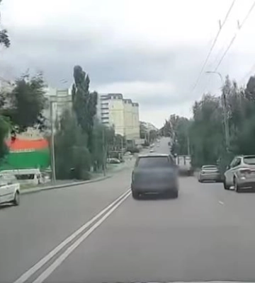 В Ровно пьяный водитель врезался в магазин, пытаясь скрыться от патрульных