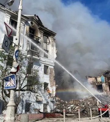 Розтрощена п&#039;ятиповерхівка: з&#039;явилися фото наслідків удару по Краматорську