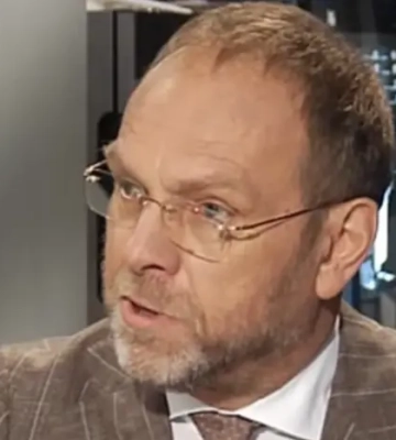 Нардеп Власенко розкрив, кому адресував непристойний жест у Раді