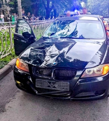 Збив на смерть жінку на переході в Рівному: Прокуратура оскаржує домашній арешт водія BMW