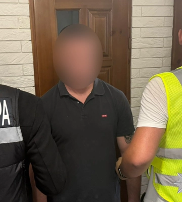 На Буковині поліція вилучила товар майже на мільйон гривень у затриманого драгдилера. ФОТО