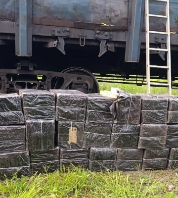 На Закарпатті виявили 12 тисяч пачок сигарет у вантажному потязі на кордоні з Угорщиною