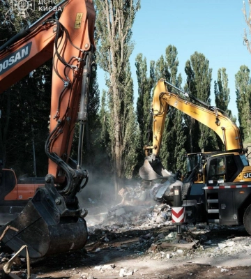 У Києві з-під завалів будинку деблокували тіла нових загиблих
