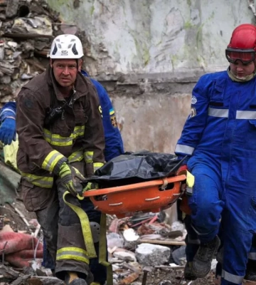Під завалами будинку в Києві ще можуть бути люди: названо кількість розшукуваних