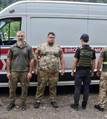 На Закарпатті затримали фальшиву машину медевакуації, на якій намагалися перевезти за кордон ухилянта – ДПСУ