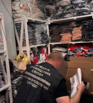 В магазині у Луцьку торгували контрабандним одягом