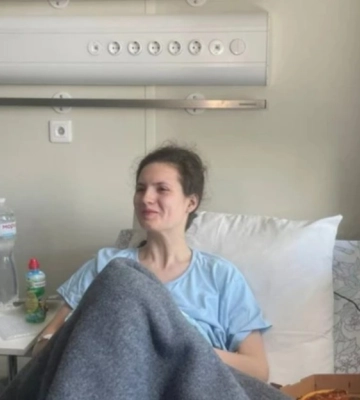 Під час удару по Києву дівчина вилетіла з 9-го поверху та залишилася живою