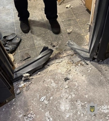 У Кривому Розі 37-річний чоловік через конфлікт кинув вибуховий пристрій під двері сусіда.
