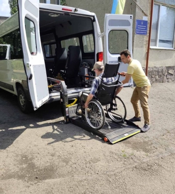 В Ужгороді запрацювало «Соціальне таксі»: турбота, що наближає місто до кожного