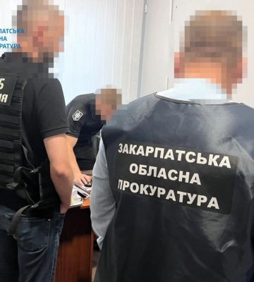 Майже мільйон переплачених бюджетних коштів під час закупівлі комутаторів — на Закарпатті викрили службовця ДСНС