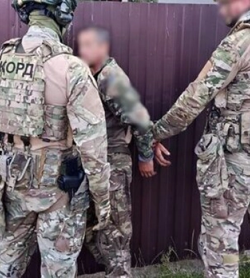 Погрожував гранатою: на Житомирщині поліцейські затримали озброєного чоловіка