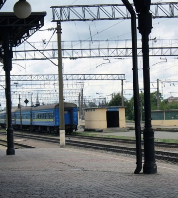 На станції Жмеринка зійшов з рейок вагон електропоїзда та секція електровоза На станції Жмеринка зійшов з рейок вагон електропоїзда та секція електровоза