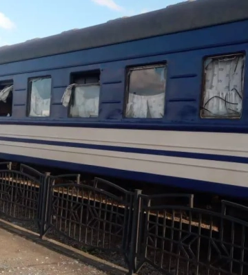 В Сумах прилет возле вокзала, зацепило пассажирский поезд, — Укрзалізниця В Сумах прилет возле вокзала, зацепило пассажирский поезд, — Укрзалізниця