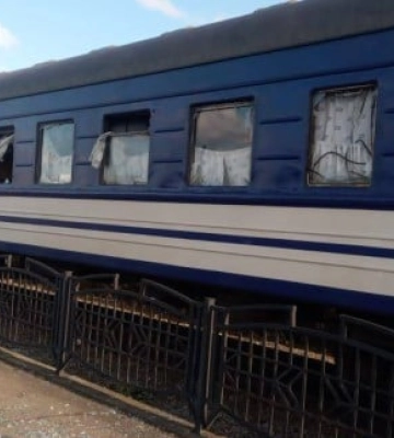 Рашисти вдарили по вокзалу у Сумах — пошкоджено пасажирський потяг
