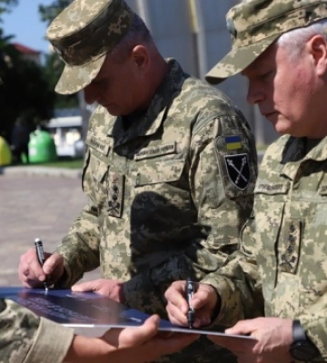 У Києві відкрили пам’ятний знак на честь Повітряних сил