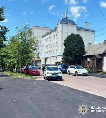У Житомирі підліток на самокаті скоїв наїзд на маленьку дівчинку, - поліція