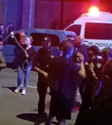 Нічні &quot;розбірки&quot; у Вінниці: чому натовп штурмував стадіон