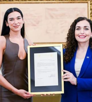 Дуа Ліпа стала громадянкою Косова: співачка зустрілася з президенткою країни