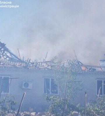 Ворог вдарив по селу Запорізького району: є поранені, пошкоджено до ста будинків, школа та амбулаторія, — ФОТО, ВІДЕО