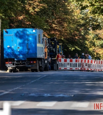 Огорожа на всю дорогу: у центрі Дніпра перекрили вулицю