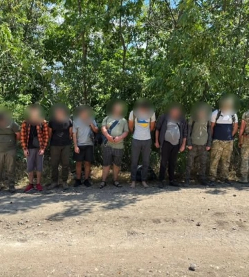 Три доби під палючим сонцем: на Одещині викрили схему з незаконного перетину кордону