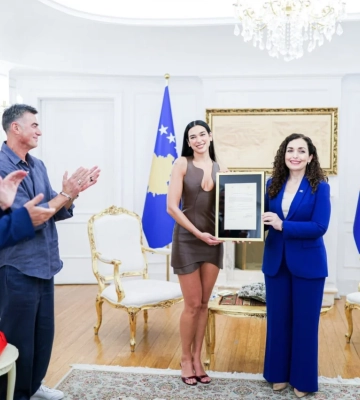 Дуа Ліпа стала громадянкою Косова, звідки родом її родина