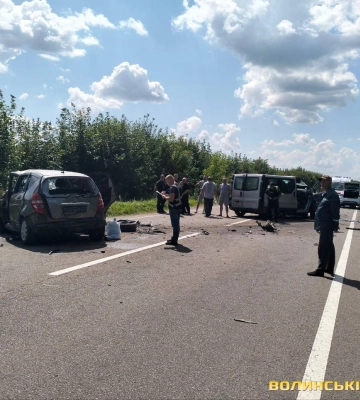 Бус виїхав на зустрічну смугу: деталі смертельної аварії у Луцькому районі