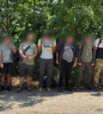 Три доби під палючим сонцем: на Одещині викрили схему з незаконного перетину кордону