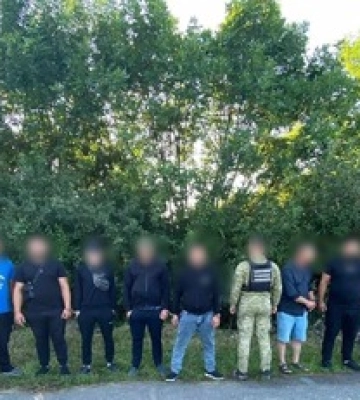 Три доби під палючим сонцем: на Одещині викрили схему з незаконного перетину кордону