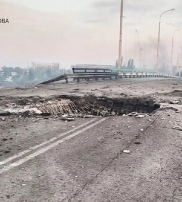 Окупанти вдарили КАБами по Херсону: пошкоджено автомобільний міст, мешканців мікрорайону Корабел закликають евакуюватися. ВIДЕО (оновлено)
