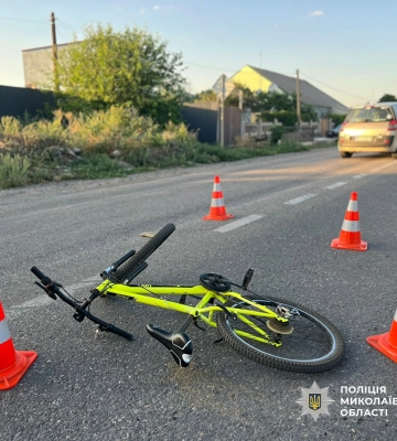 На Миколаївщині BMW Х6 збив дитину та врізався у стовп - поліція шукає свідків ДТП. ФОТО На Миколаївщині BMW Х6 збив дитину та врізався у стовп - поліція шукає свідків ДТП. ФОТО