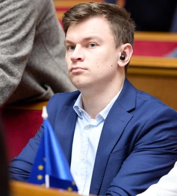 «Керівництво всерйоз говорить: треба розпустити парламент». Інтерв’ю з нардепом, що вийшов зі «Слуги народу» «Керівництво всерйоз говорить: треба розпустити парламент». Інтерв’ю з нардепом, що вийшов зі «Слуги народу»