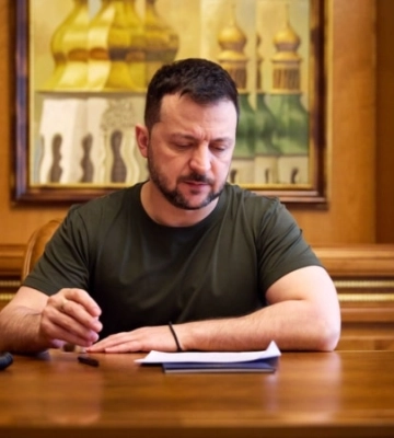 Президент звільнив двох посадовців, викритих НАБУ на корупції