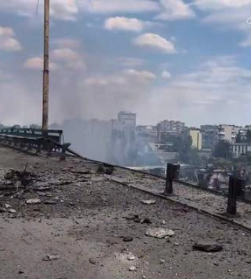 Россияне бьют по Островскому мосту в Херсоне третий день подряд: в ОВА показали последствия