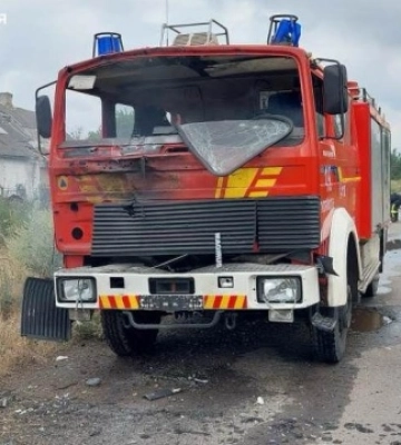 На Запоріжжі війська РФ обстріляли рятувальників, які гасили авто