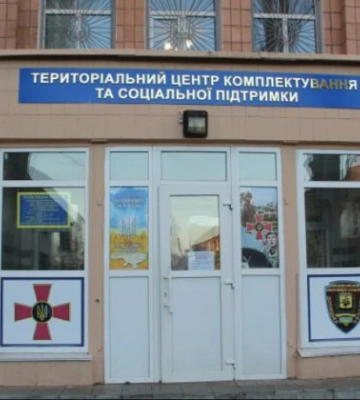 Перебував у розшуку та у стані алкогольного сп’яніння — у ТЦК пояснили, чому застосували силу до водія