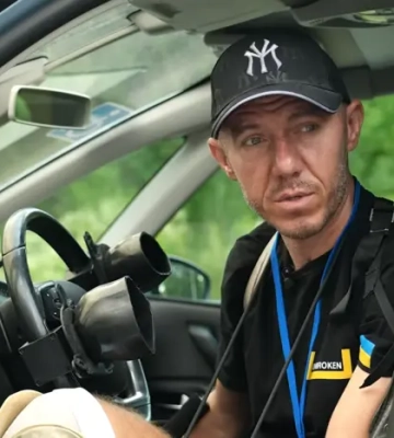 На Львівщині ветеран без рук і ніг вправно водить автомобіль