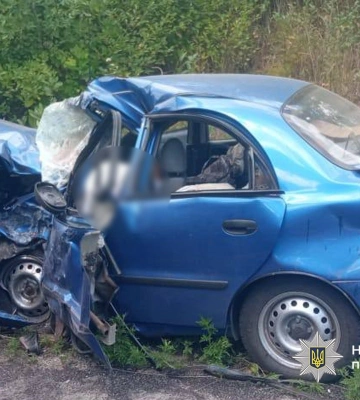 На Черкащині легковик виїхав на зустрічну просто від фуру: є загиблий. ФОТО На Черкащині легковик виїхав на зустрічну просто від фуру: є загиблий. ФОТО