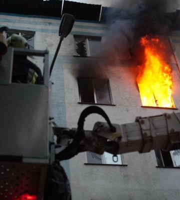 Вибухи в Одесі під час атаки дронів: спалахнули пожежі на радіоринку та в гуртожитку