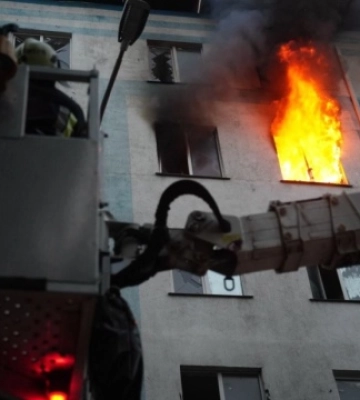 На Одещині внаслідок атаки ворожих дронів спалахнули масштабні пожежі