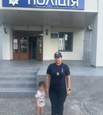В Ужгороді притягнули до відповідальності нетверезу матір 5-річної дівчинки, яка наодинці блукала містом