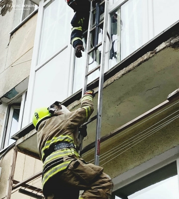 Врятували двох собак: в Одесі через залишену без нагляду увімкнену плиту ледь не спалахнула пожежа, - ФОТО