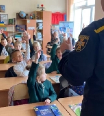 У Луцькому ліцеї рятувальники провели урок безпеки