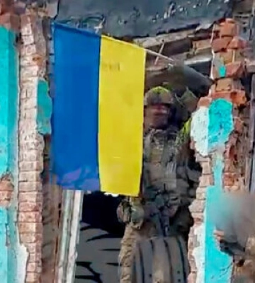 Бойцы ССО установили флаг Украины в Невском Луганской области. ВИДЕО