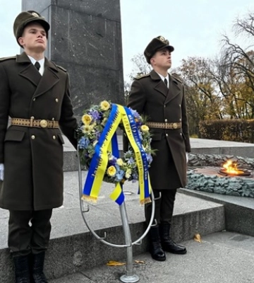 Зеленський вшанував пам&#039;ять воїнів, які віддали своє життя під час вигнання нацистів із України